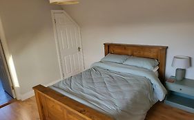 Millstream Cottage House & Apartment